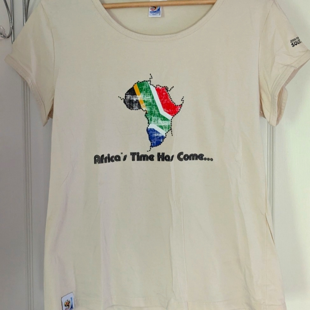 2010 World Cup Ladies T-shirt- Officially licensed By FIFA -NVR Worn   sz L